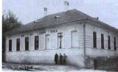 budova školy postavená v r.1911